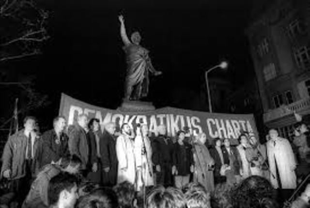 Megjelenik a Demokratikus Charta