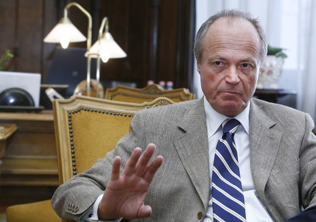 Menesztik  Medgyessy Péter miniszterelnököt