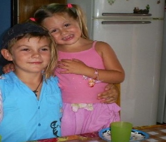 2 filhos, 1 menino de 10 anos e 1 menina de 3 anos