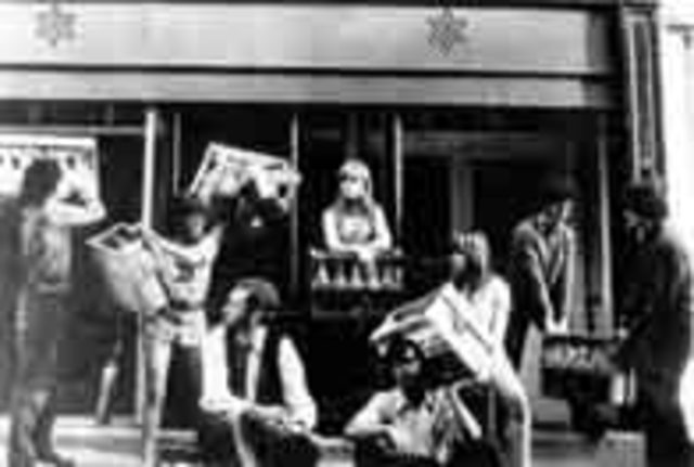 Ni théâtre, ni cabaret, ni bistrot