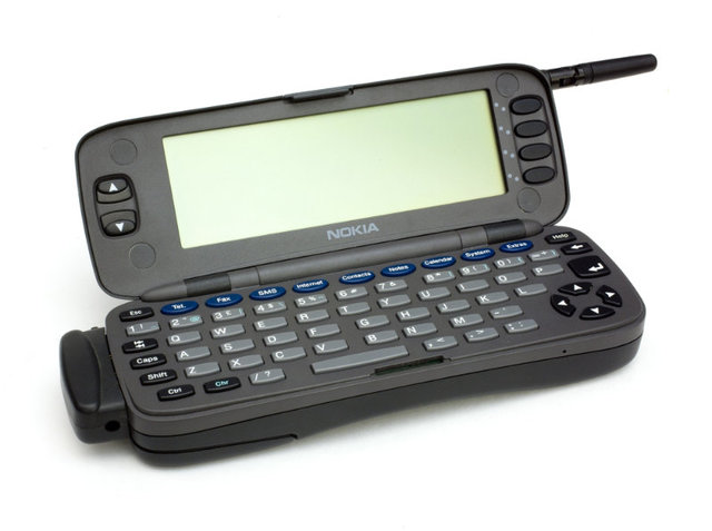 Nokia lanzó su primer smartphone. El Nokia 9000i.