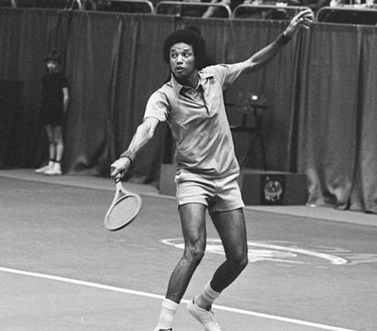 Arthur Ashe gizonezkoen Wimbledona irabazi duen beltz bakarra da