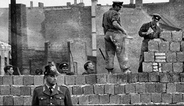 CONSTRUCCIÓ DEL MUR DE BERLÍN