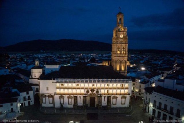 Inicio de la construcción de la Torre de la Iglesia de Santa María.
