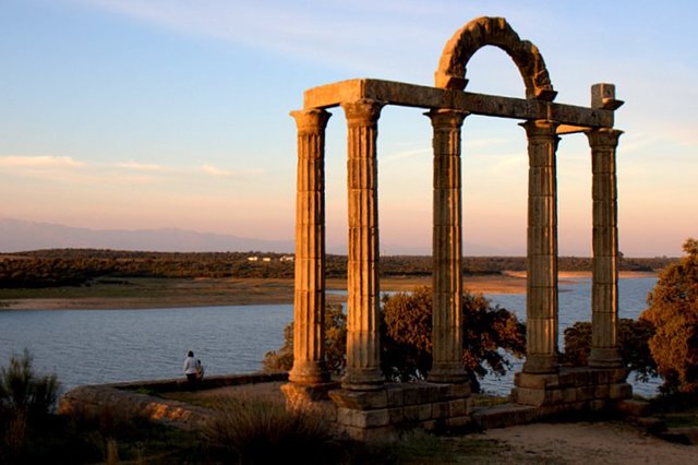Templo de augustóbriga o de los mármoles.