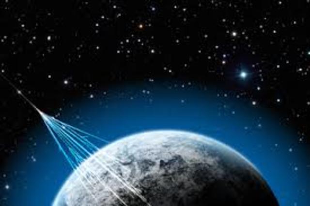 Descobriment dels raigs còsmics.