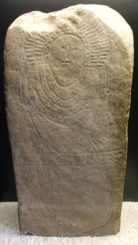 ESTELA DE LA GRANJA DEL DOLMEN DE TORIÑUELO