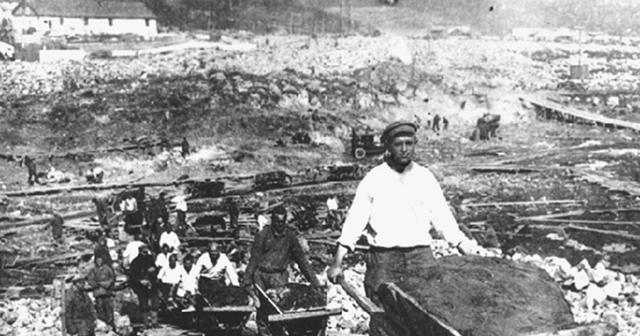 Stalin begins to purge Russia of his political opponents.