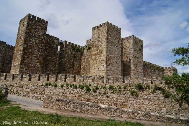 LUCHAS NOBILIARIAS EN TRUJILLO