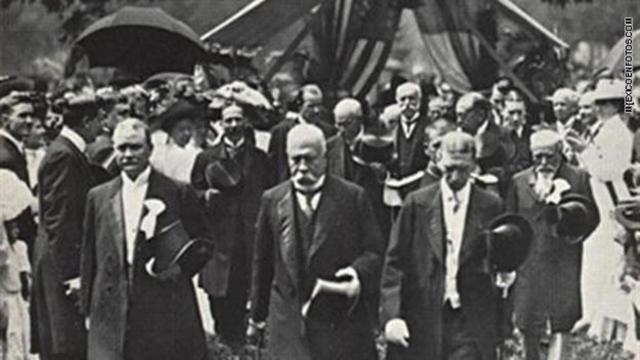 Porfirio resigns as president  Abrir en Google Traductor