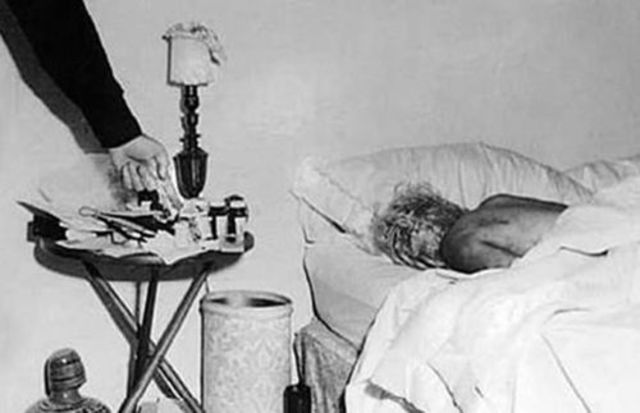 Marilyn Monroe Dies