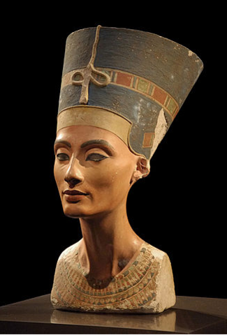 Nefertiti ruled in 1323 BC
