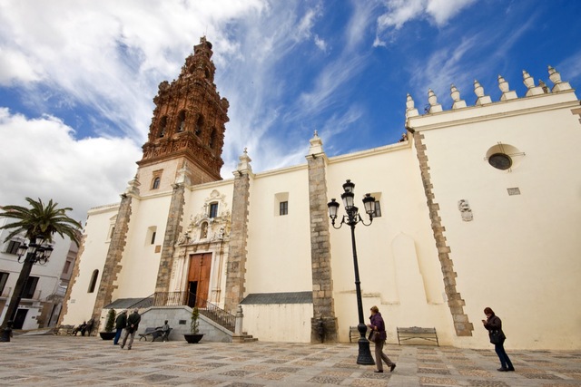 - Iglesia de San Miguel