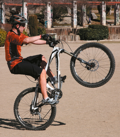 Aprenc a fer el cavallet amb la bici