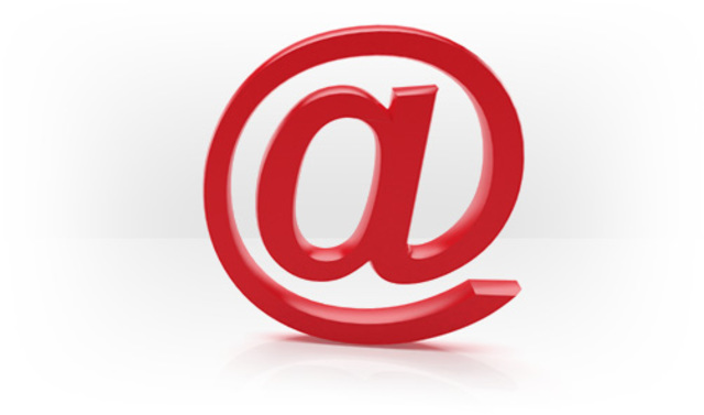 Se populariza el uso del correo electrónico.