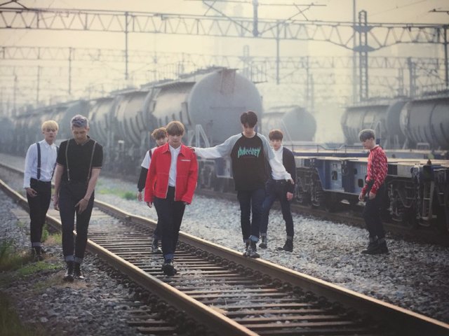 2015: The Most Beautiful Moment in Life и мировой тур