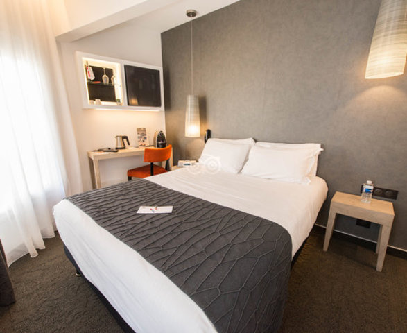 Day one/six  in Bordeaux (lodging)