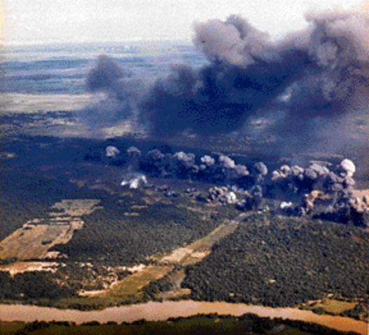 US Attacks Facilities Near Hanoi