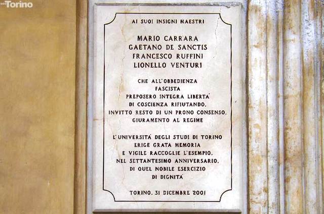 Tutti i dipendenti pubblici furono obbligati a giurare fedeltà al regime