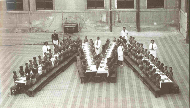 Tutti i dipendenti pubblici furono obbligati a iscriversi al partito fascista