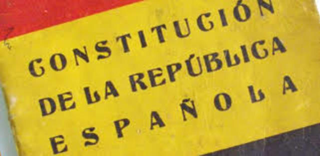 La Constitución española de la 2º República otorga el derecho de sufragio a las mujeres mayores de edad