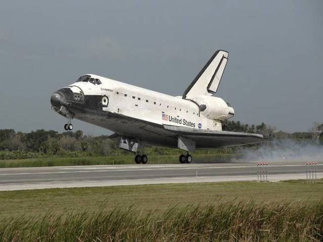 Endeavour lifted into orbit