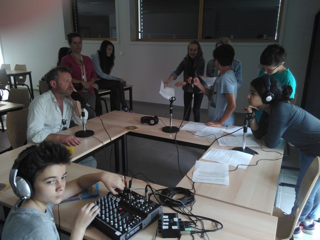 Début de l'atelier web-radio Le Peti Ternest au collège