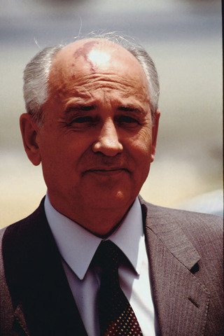 Gorbatsjov statsleder i Sovjet