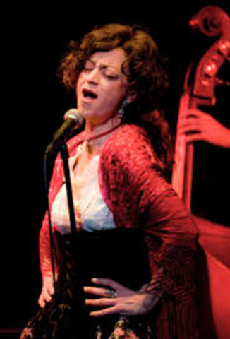 Carmen Paris (Tarragona, 18 de septiembre de 1966)