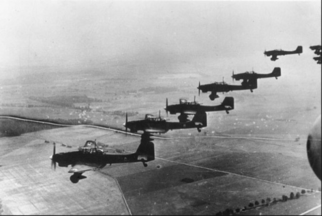 Tyskland anfaller polen