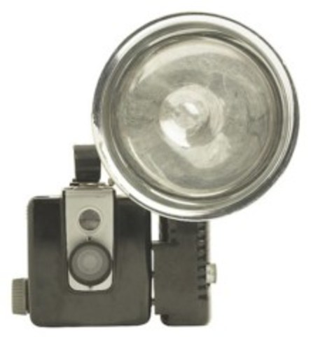 La lámpara de flash sustituyó al polvo de magnesio como fuente de luz.