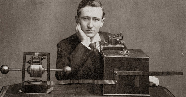 MARCONI CONSTRUYE EL PRIMER RADIOTRANSMISOR