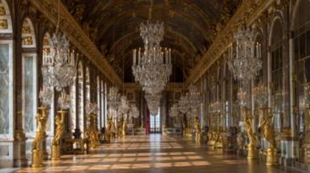 Louis xiv built the palace of Versaille