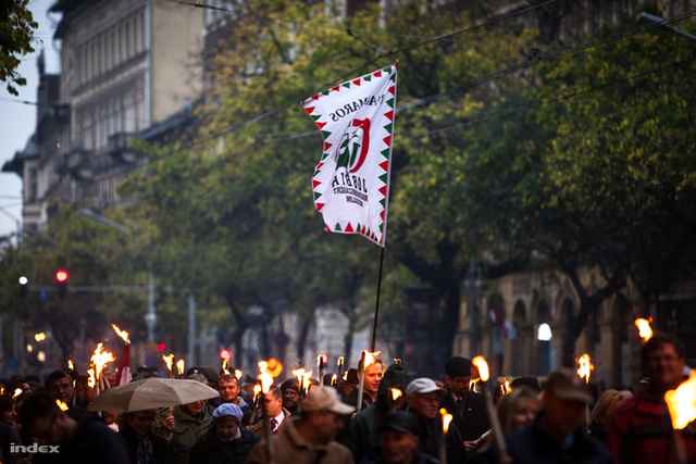 LMP együtt tüntet a Jobbikkal az ÁSZ bírság ellen