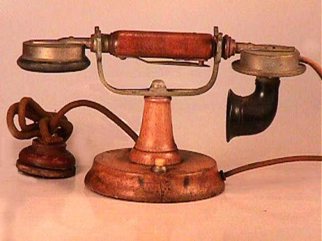 Wood cradle desk telephone