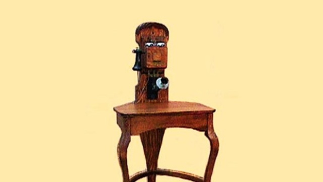 Kellogg corner vanity