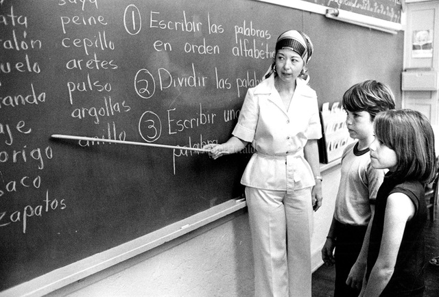 "Coral Way Elementary: pioneer in bilingual education"