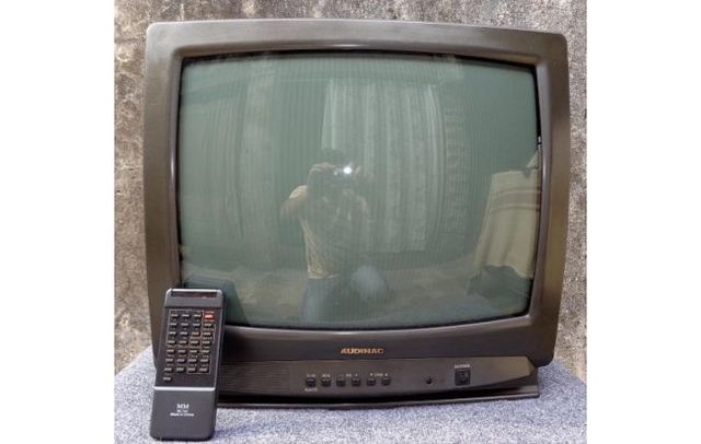 Televisor control remot