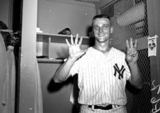 Roger Maris of the Yankees breaks Babe Ruth’s single season home run record