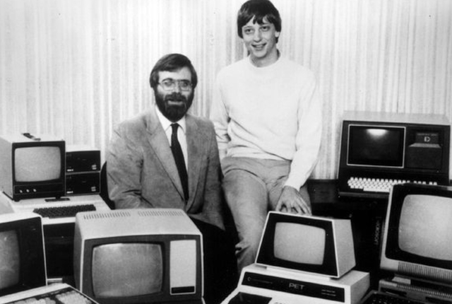 March  1976  Wow and Steve show apple I board at the homebrew computer club