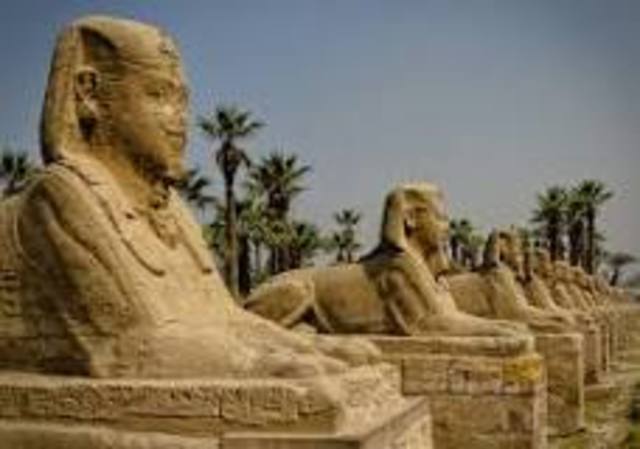 Thebes becomes the capital of Egypt