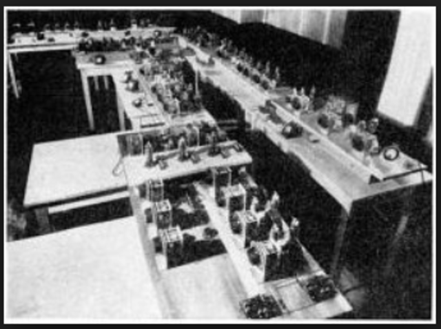 Se inaugura la primera estación de radio FM del mundo