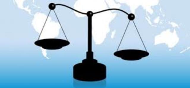 Yo me graduaré de universidad con especialidades en español y negocios internacionales.