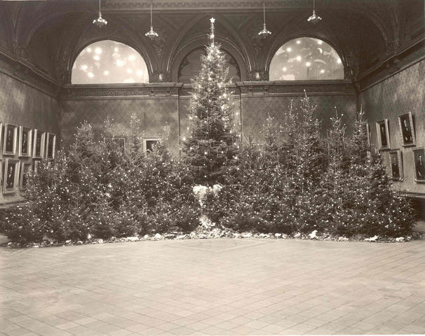 Christmas celebrated in Memorial Hall