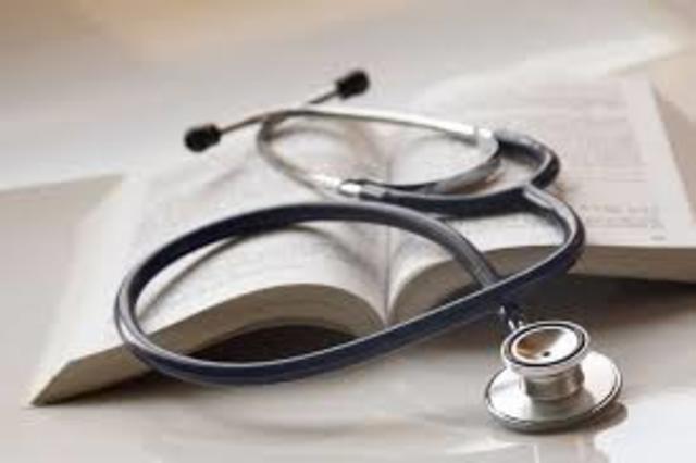 Graduaré de la universidad y inscribirse en una escuela de medico