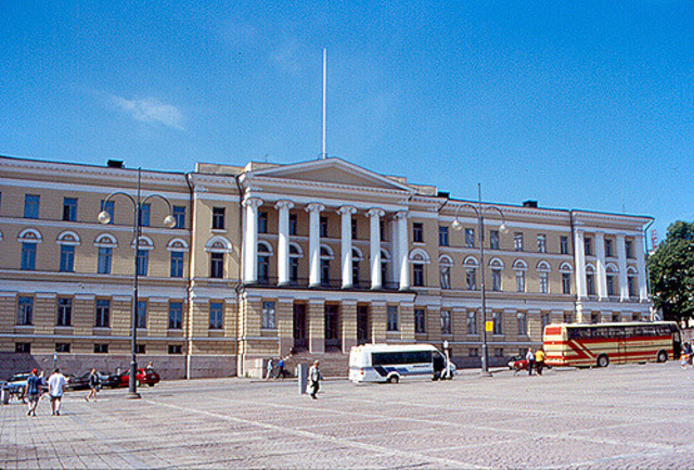 S'INSCRIU EN L'INSTITUT DE MÚSICA DE HELSINKI