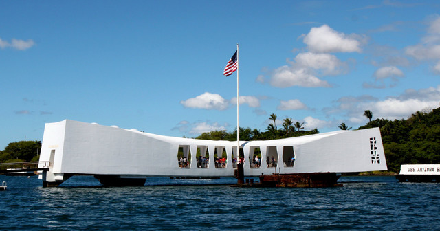 ELVIS ARRIVES IN HAWAII