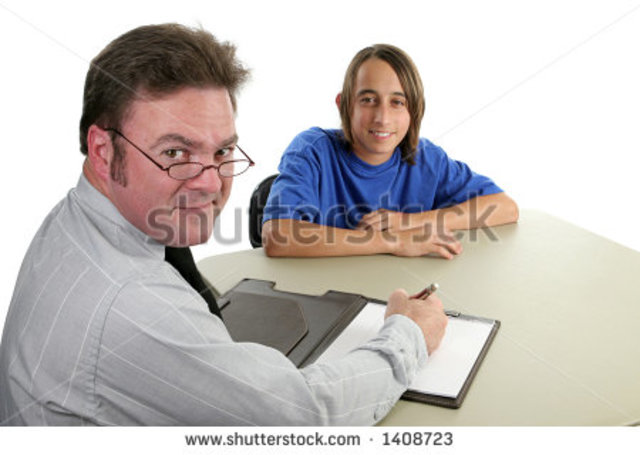 Yo hablaré con un consejero sobre las universidades.