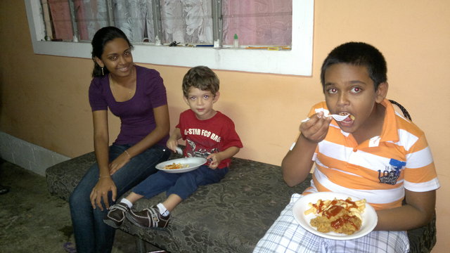 Celebrando el cumpleaños de mi amigo Christofer