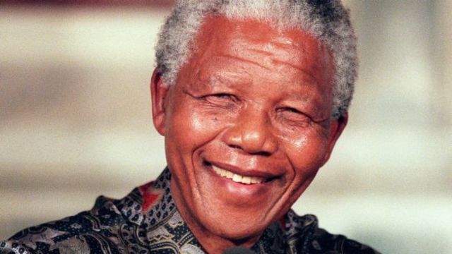 Nelson Mandela ,primer presidente de raza negra en Sudafrica